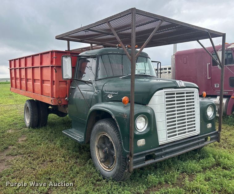 image for item DM2584 1965 International Loadstar 1600  grain truck