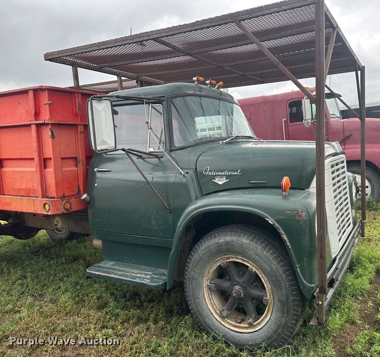 image for item DM2584 1965 International Loadstar 1600  grain truck