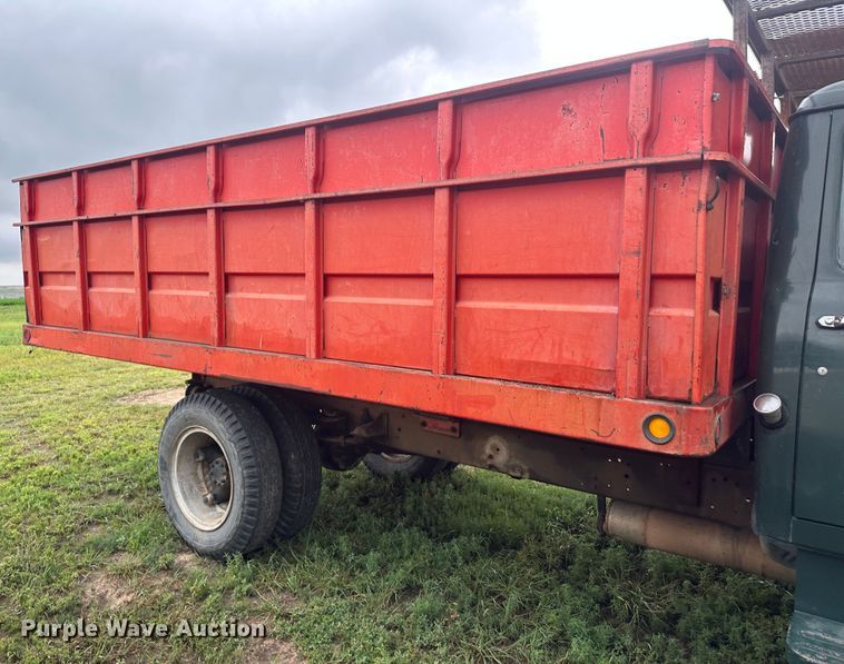 image for item DM2584 1965 International Loadstar 1600  grain truck