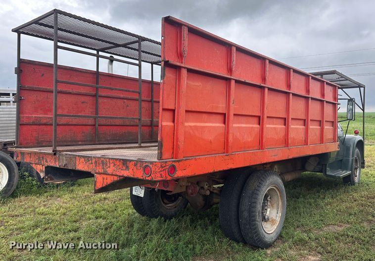 image for item DM2584 1965 International Loadstar 1600  grain truck