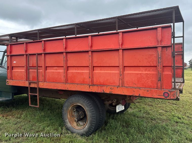 image for item DM2584 1965 International Loadstar 1600  grain truck