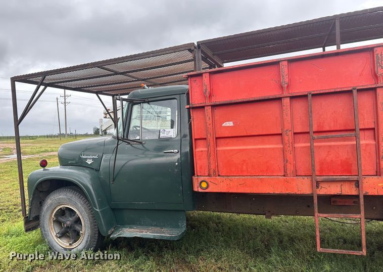 image for item DM2584 1965 International Loadstar 1600  grain truck