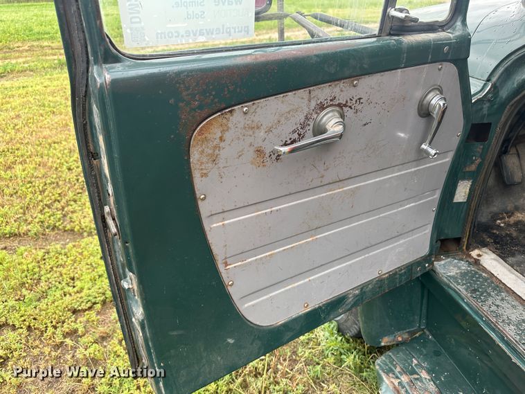 image for item DM2584 1965 International Loadstar 1600  grain truck