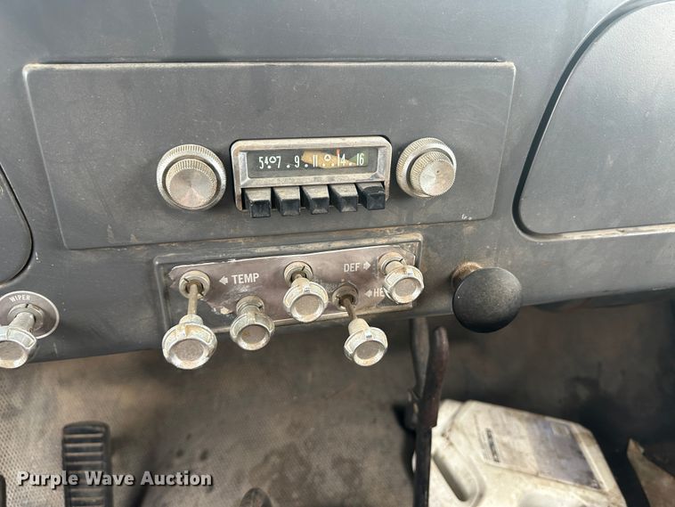 image for item DM2584 1965 International Loadstar 1600  grain truck