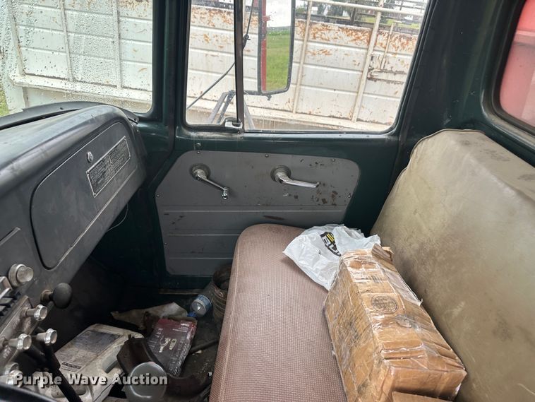 image for item DM2584 1965 International Loadstar 1600  grain truck