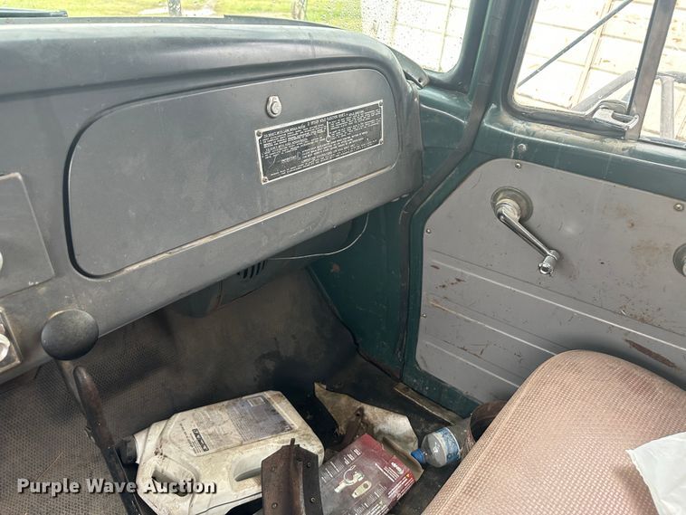 image for item DM2584 1965 International Loadstar 1600  grain truck