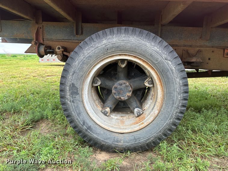 image for item DM2584 1965 International Loadstar 1600  grain truck