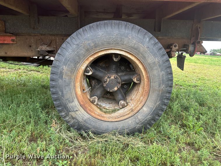 image for item DM2584 1965 International Loadstar 1600  grain truck