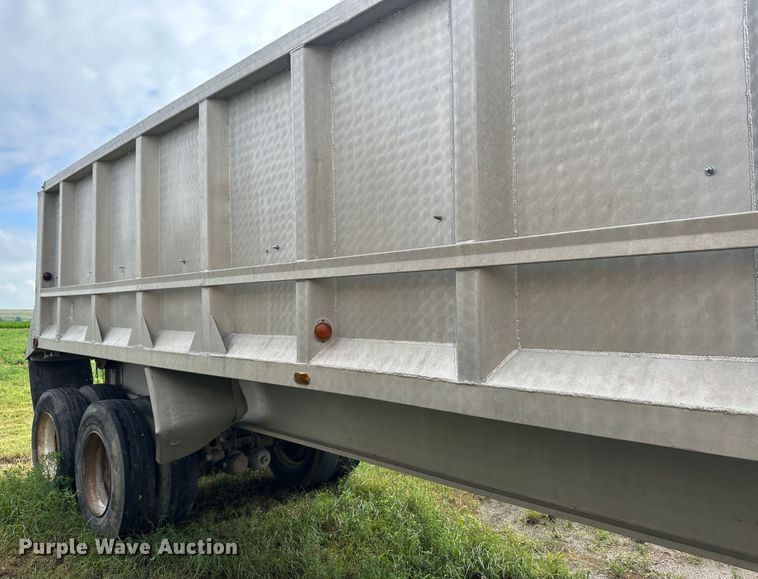 image for item DM2585 1978 Ravens  end dump trailer