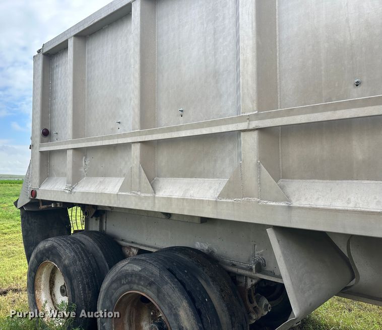 image for item DM2585 1978 Ravens  end dump trailer
