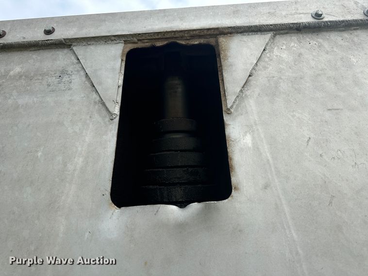 image for item DM2585 1978 Ravens  end dump trailer