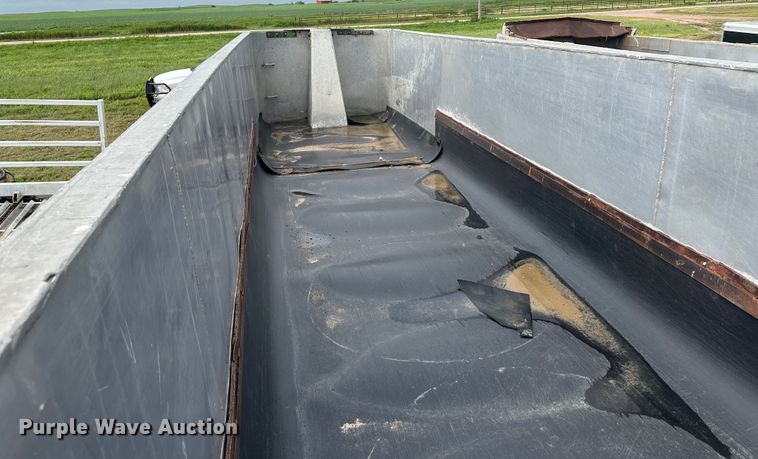 image for item DM2585 1978 Ravens  end dump trailer