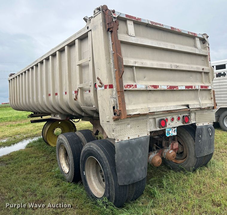 image for item DM2586 1974 Fruehauf  end dump trailer