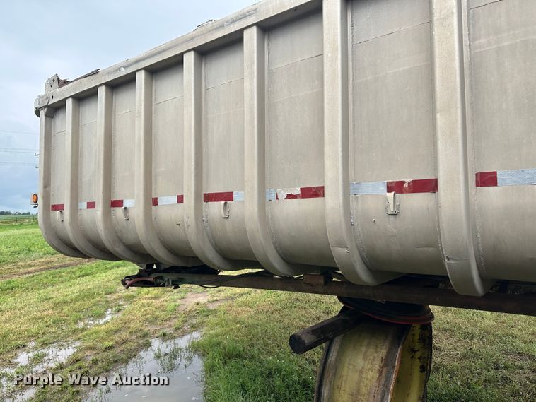 image for item DM2586 1974 Fruehauf  end dump trailer