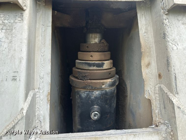 image for item DM2586 1974 Fruehauf  end dump trailer