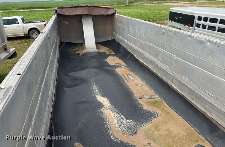 image for item DM2586 1974 Fruehauf  end dump trailer