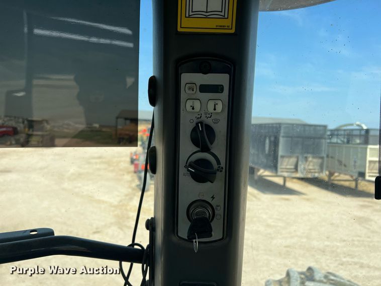 image for item DN3056 2013 Challenger MT965C  4WD tractor