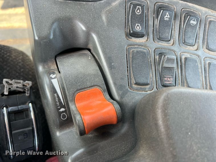 image for item DN3056 2013 Challenger MT965C  4WD tractor