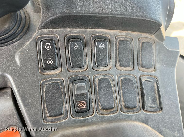 image for item DN3056 2013 Challenger MT965C  4WD tractor