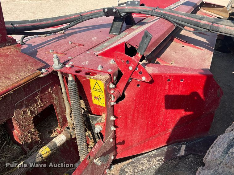 image for item DN3057 2017 MacDon M1240  swather / windrower
