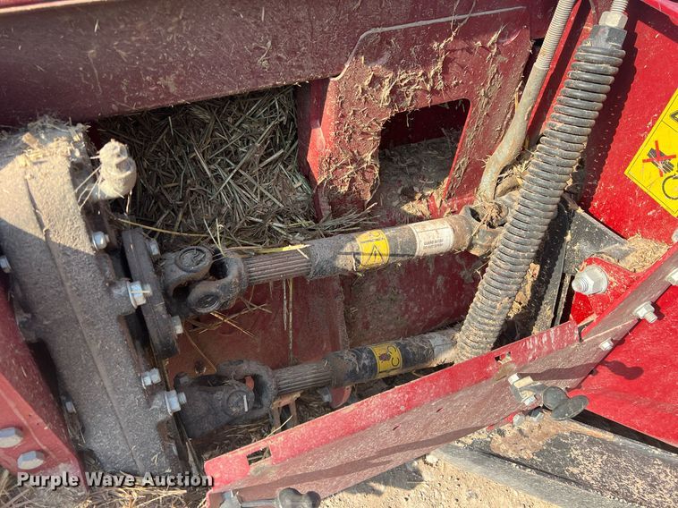 image for item DN3057 2017 MacDon M1240  swather / windrower