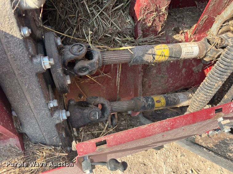 image for item DN3057 2017 MacDon M1240  swather / windrower