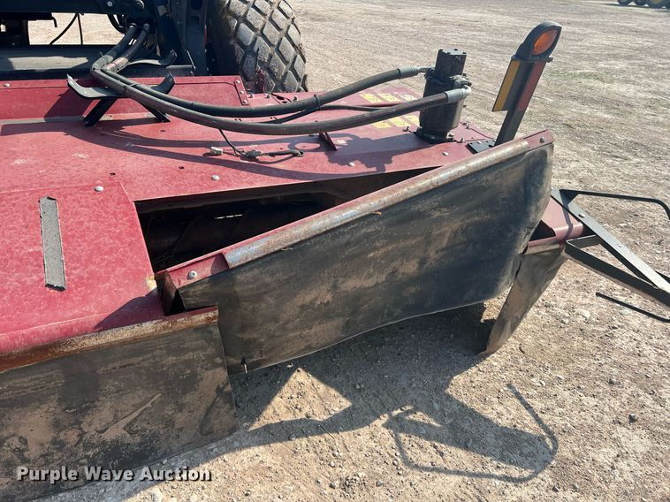 image for item DN3057 2017 MacDon M1240  swather / windrower