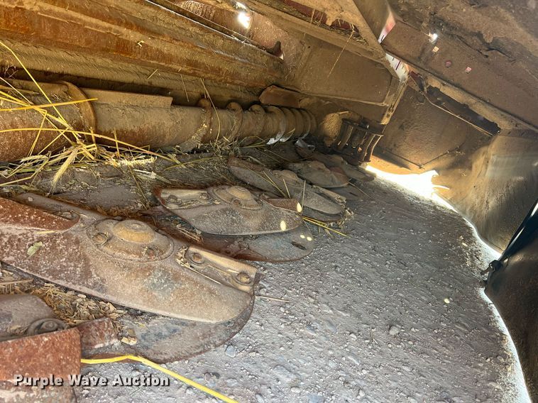 image for item DN3057 2017 MacDon M1240  swather / windrower