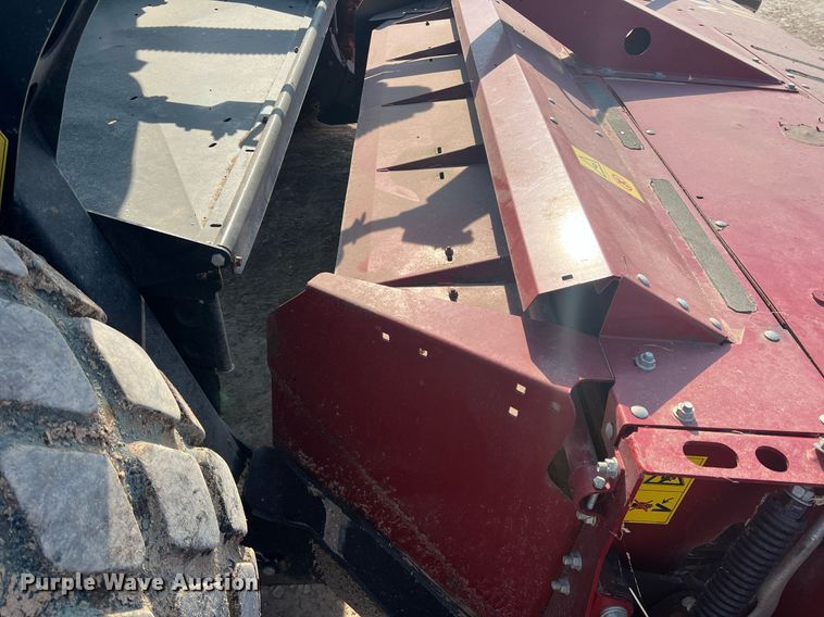 image for item DN3057 2017 MacDon M1240  swather / windrower