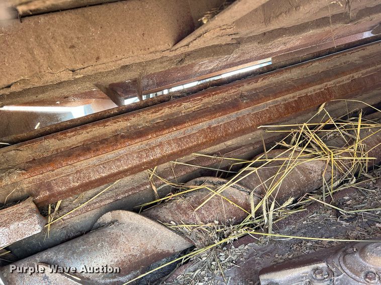 image for item DN3057 2017 MacDon M1240  swather / windrower