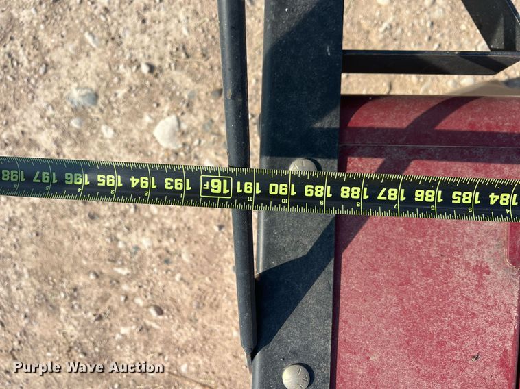 image for item DN3057 2017 MacDon M1240  swather / windrower