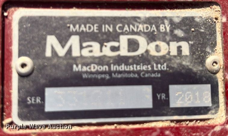 image for item DN3057 2017 MacDon M1240  swather / windrower