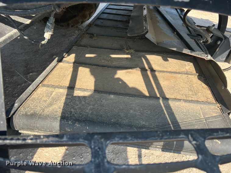 image for item DN3057 2017 MacDon M1240  swather / windrower