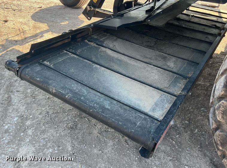 image for item DN3057 2017 MacDon M1240  swather / windrower