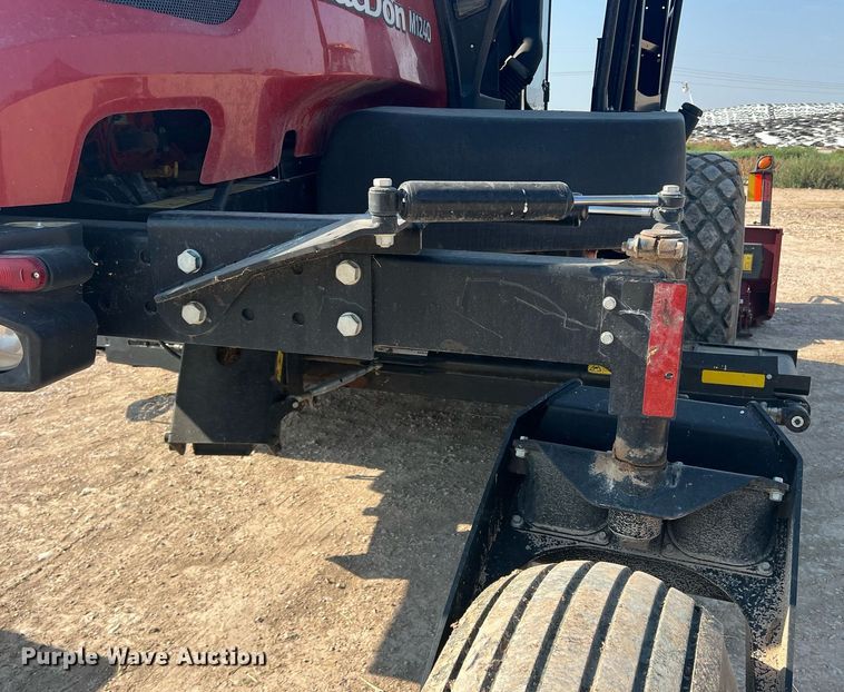 image for item DN3057 2017 MacDon M1240  swather / windrower