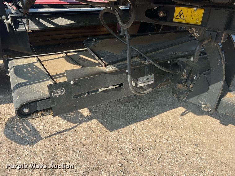 image for item DN3057 2017 MacDon M1240  swather / windrower