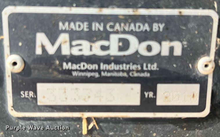 image for item DN3057 2017 MacDon M1240  swather / windrower