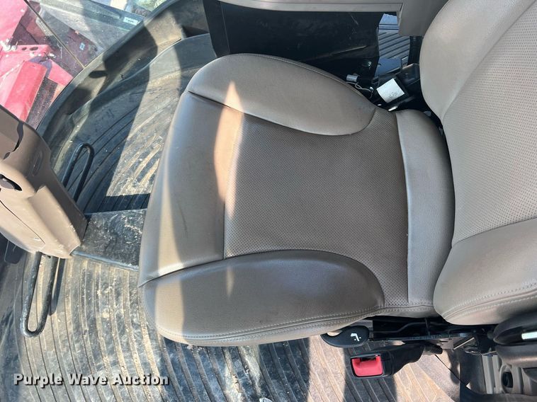 image for item DN3057 2017 MacDon M1240  swather / windrower