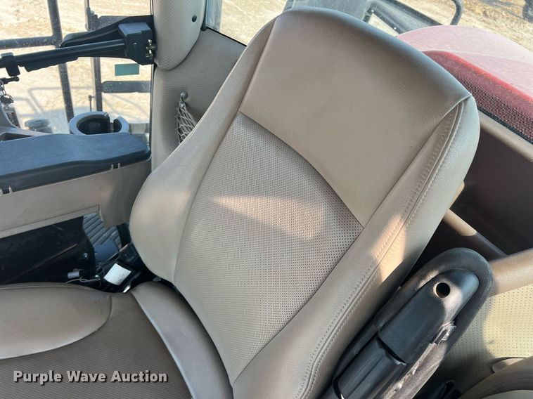 image for item DN3057 2017 MacDon M1240  swather / windrower