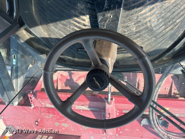 image for item DN3057 2017 MacDon M1240  swather / windrower
