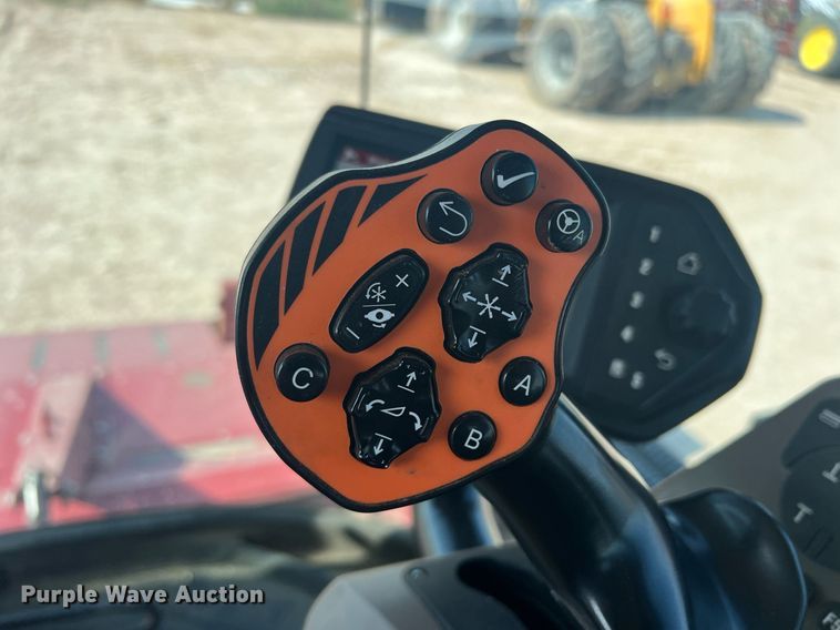 image for item DN3057 2017 MacDon M1240  swather / windrower