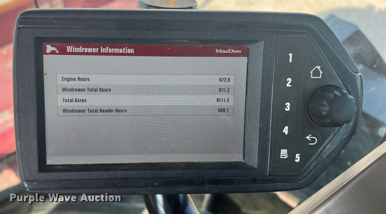 image for item DN3057 2017 MacDon M1240  swather / windrower