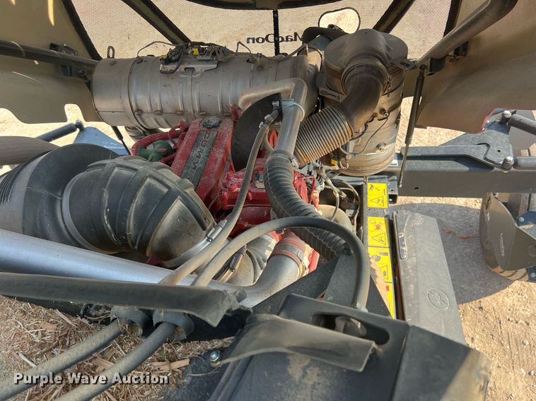 image for item DN3057 2017 MacDon M1240  swather / windrower