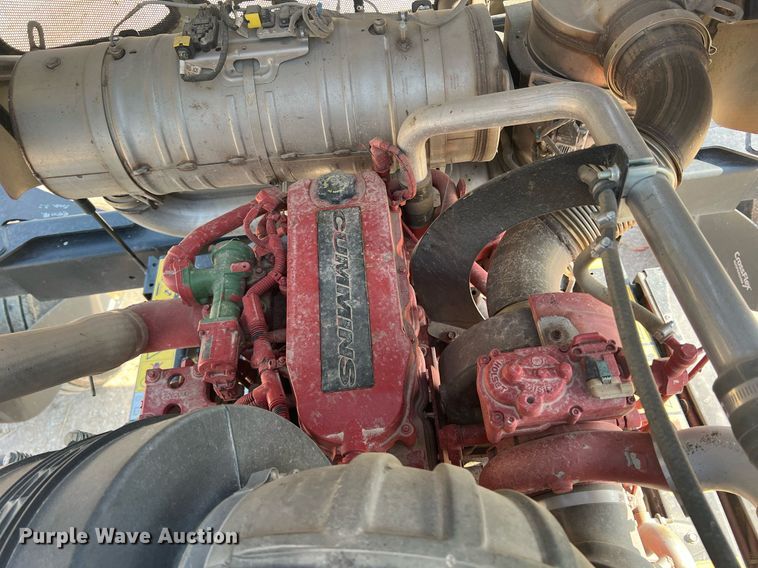 image for item DN3057 2017 MacDon M1240  swather / windrower