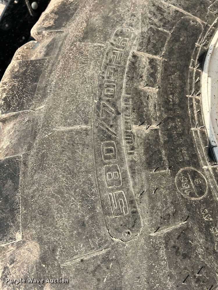 image for item DN3057 2017 MacDon M1240  swather / windrower