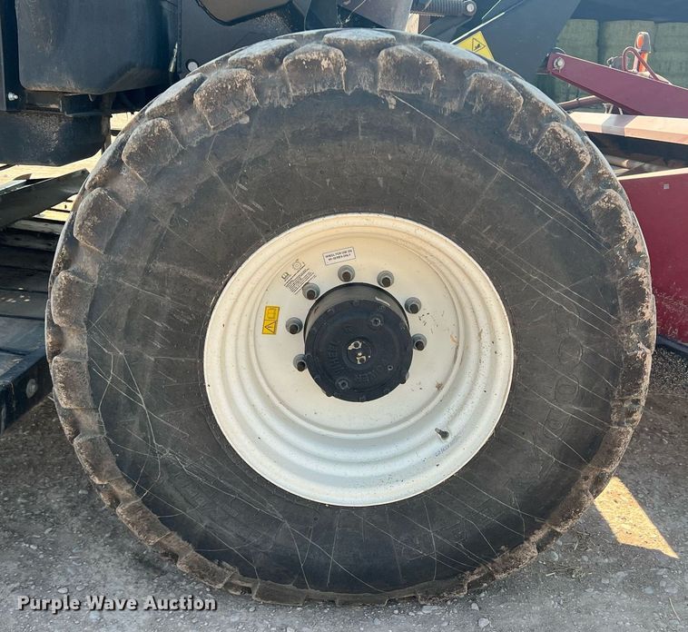 image for item DN3057 2017 MacDon M1240  swather / windrower