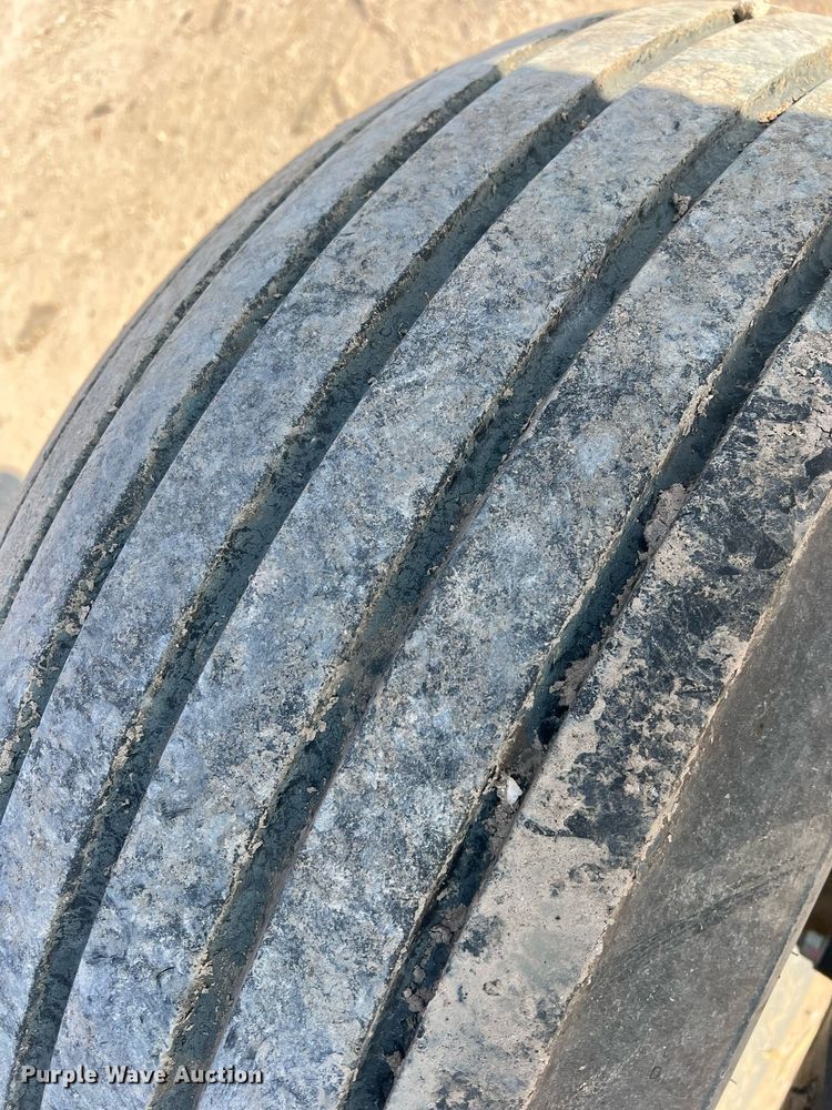 image for item DN3057 2017 MacDon M1240  swather / windrower