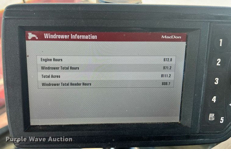 image for item DN3057 2017 MacDon M1240  swather / windrower