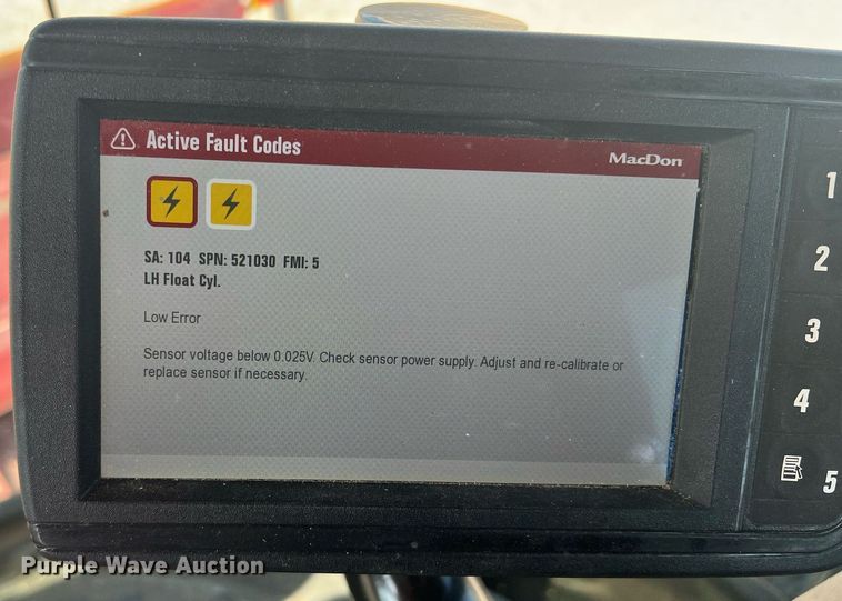 image for item DN3057 2017 MacDon M1240  swather / windrower