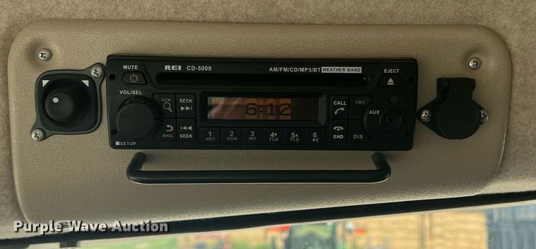 image for item DN3057 2017 MacDon M1240  swather / windrower